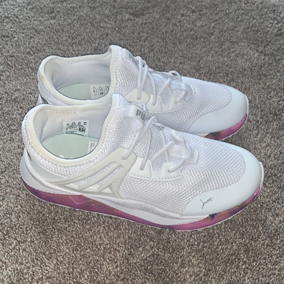 BRAND NEW Girls Size 3 Puma Athletic Sneakers - Picture 2 of 6